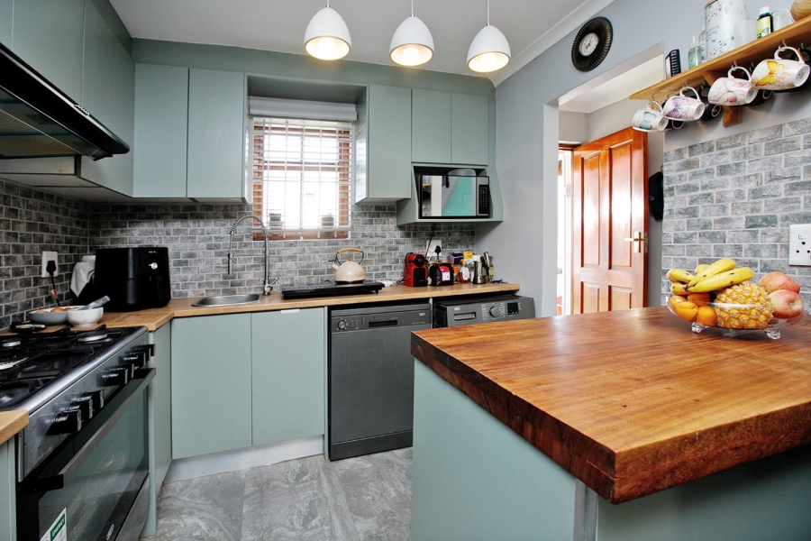 To Let 2 Bedroom Property for Rent in Wynberg Western Cape